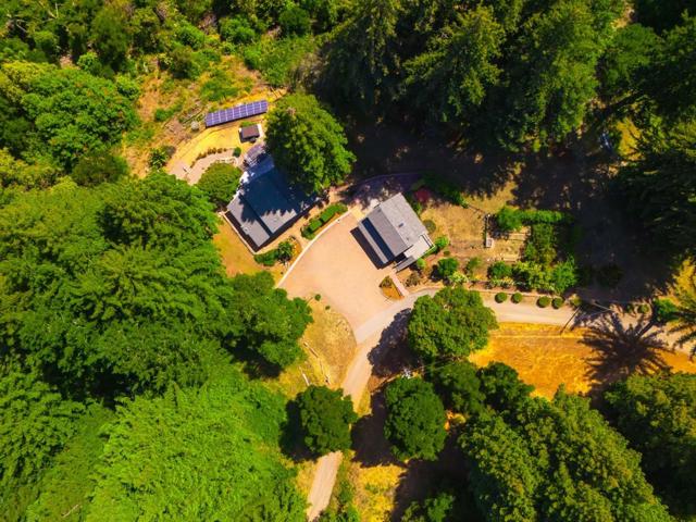 132 Pax Place Court, Aptos CA: https://media.crmls.org/mediaz/31d247aa-f23c-494f-bbf8-35728db0c1b4.jpg