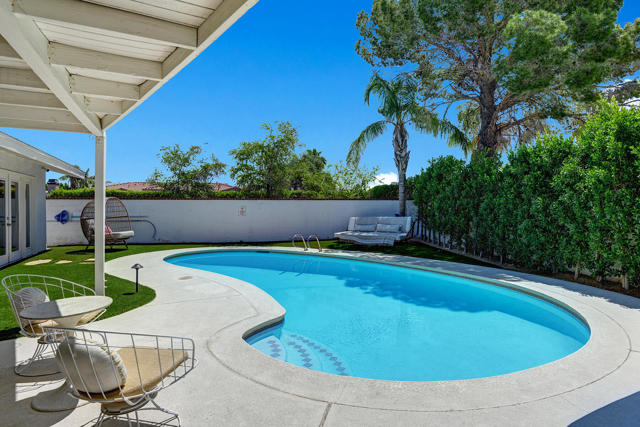 1373 E Madero Circle, Palm Springs CA: https://media.crmls.org/mediaz/31d31d9a-a212-4144-9947-841c437ecd6d.jpg
