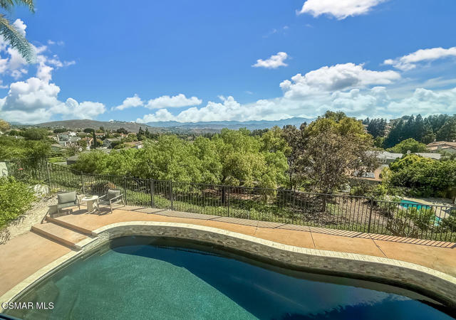 3331 Monte Carlo Drive, Thousand Oaks CA: https://media.crmls.org/mediaz/31d36733-9fbb-43fb-a1f7-0b1b00643493.jpg