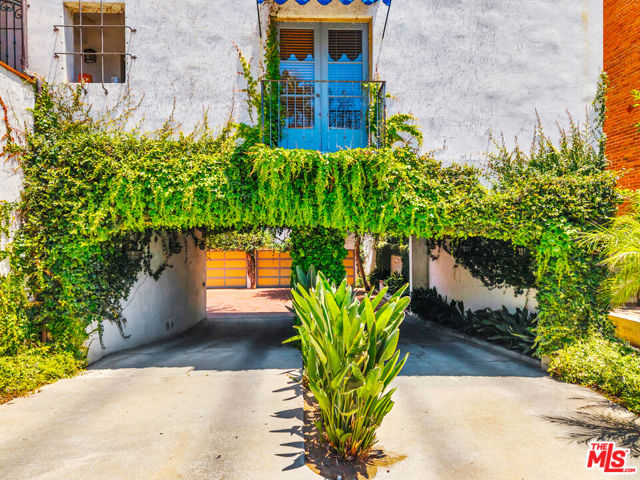 1414 N Harper Avenue, West Hollywood CA: https://media.crmls.org/mediaz/31d38490-ab4e-4c15-bb06-ddc80ec42ed6.jpg