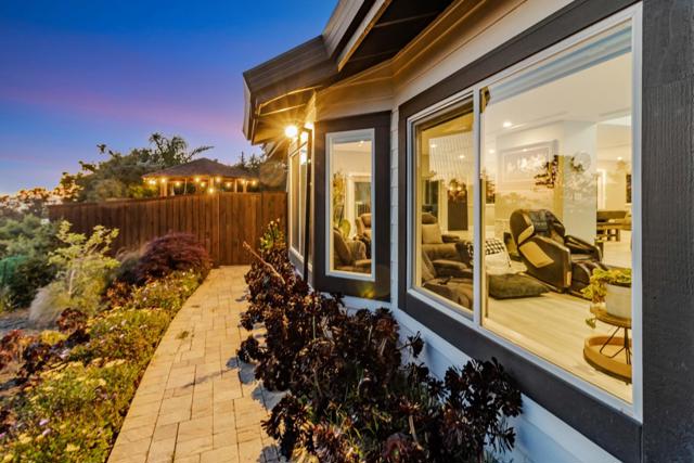11550 Skyline Boulevard, Oakland CA: https://media.crmls.org/mediaz/31d4c3af-e0f7-4b4b-87ec-d518301f1a7a.jpg