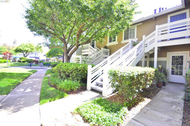 2915 N Texas St, Fairfield CA: https://media.crmls.org/mediaz/31d51afb-753a-43ab-b7fb-d3a127b33395.jpg