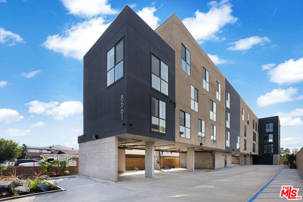 8561 Belmont Street #3