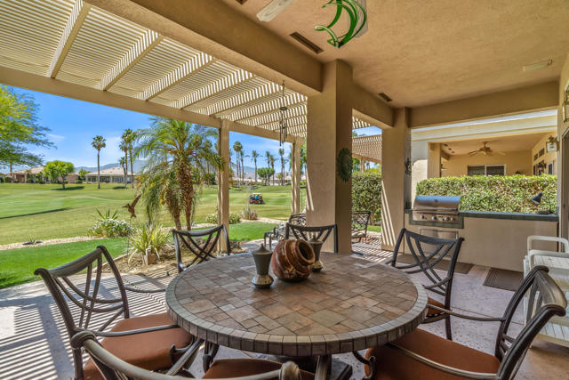 80435 Muirfield Drive, Indio CA: https://media.crmls.org/mediaz/31d5af39-fb3b-49f4-aa4d-d60f853e3dec.jpg