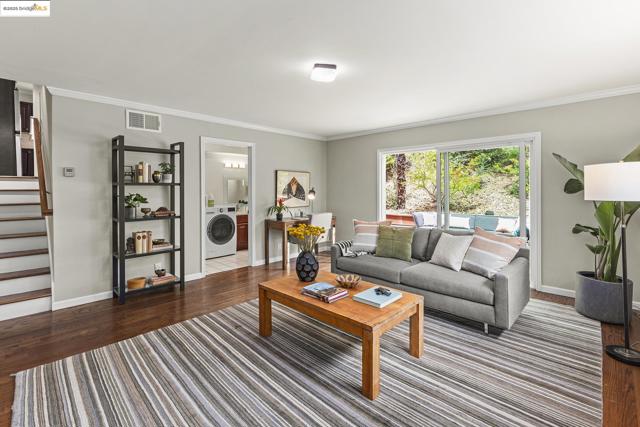 21 Maggiora Ct, Oakland CA: https://media.crmls.org/mediaz/31d5bcbb-dae1-4c52-acb7-ca9ec75a0d5b.jpg