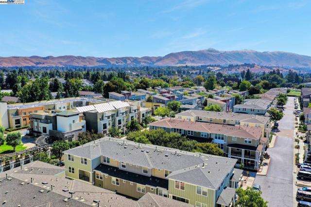 40702 Greystone Ter, Fremont CA: https://media.crmls.org/mediaz/31d62332-5af0-4820-870e-d60f6026a270.jpg