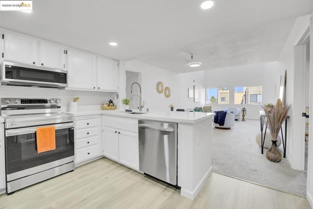 Image 4 of 45 For 545 Pierce St  2410
