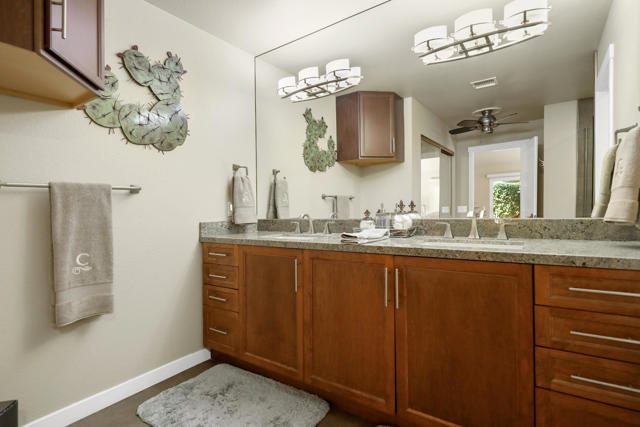 76745 Chrysanthemum Way, Palm Desert CA: https://media.crmls.org/mediaz/31d645ae-ca33-415e-80ec-75cc71201220.jpg