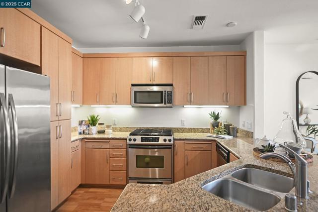 5501 De Marcus Blvd, Dublin CA: https://media.crmls.org/mediaz/31d82d24-fc25-4399-ba33-99a9aac2508c.jpg