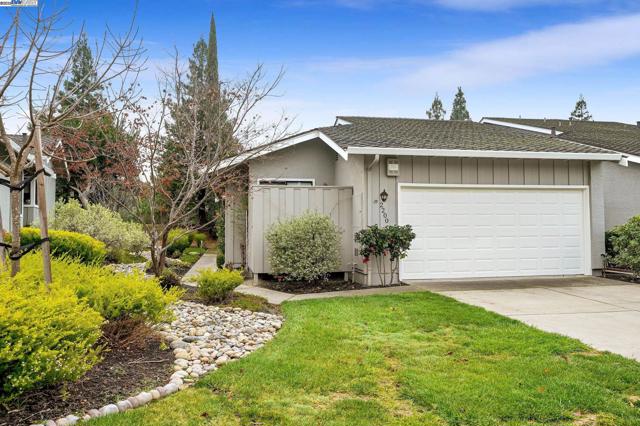 2200 Oneida Cir, Danville CA: https://media.crmls.org/mediaz/31d8863d-66d4-44de-a326-33c73dd39632.jpg