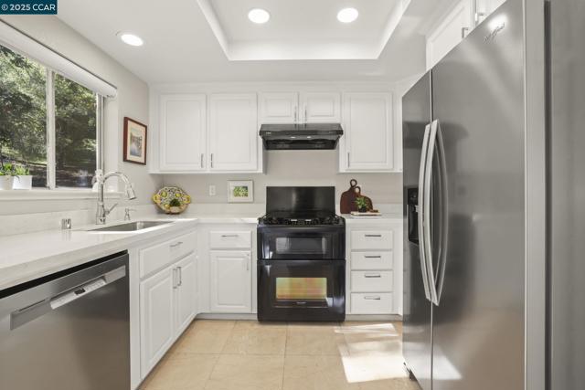 4701 Terra Granada Dr, Walnut Creek CA: https://media.crmls.org/mediaz/31d95480-557a-44f7-851d-2a1aa240be07.jpg