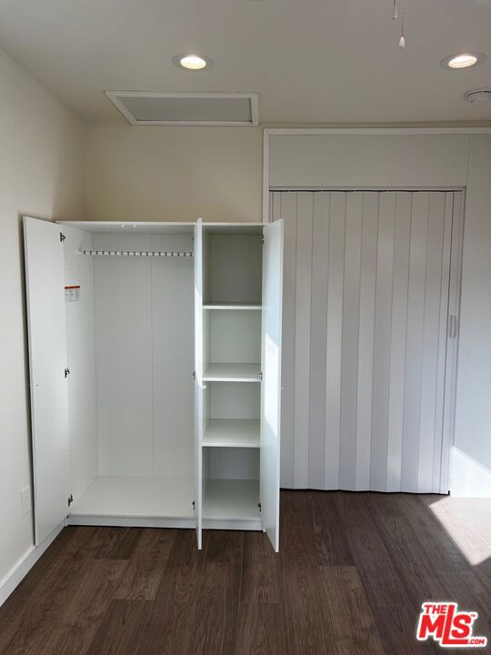 636 3/4 E 87th Street, Los Angeles CA: https://media.crmls.org/mediaz/31d98fbd-5eb8-4455-938e-3ee85673f382.jpg