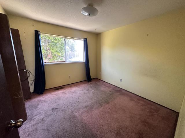 840 N Madeira Avenue, Salinas CA: https://media.crmls.org/mediaz/31dab259-2159-45d1-9271-1b8b2d0a17d3.jpg