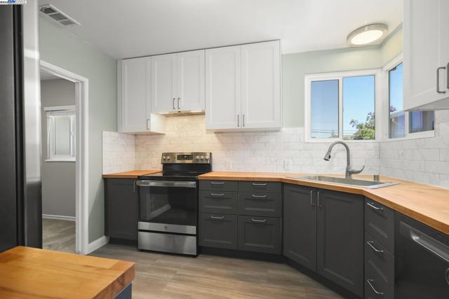 456 Custer Rd, Hayward CA: https://media.crmls.org/mediaz/31daeed0-580c-4533-a0ba-88af8b2b0a53.jpg