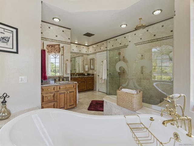 17502 Corte Lomas Verdes, Poway CA: https://media.crmls.org/mediaz/31db0af0-80d5-4f02-8b18-71d424bcd1b7.jpg