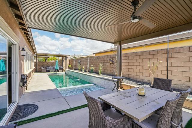 42912 Gazapo Court, Indio CA: https://media.crmls.org/mediaz/31db1c1d-42a9-4117-ae96-f8fddd0e5cb9.jpg