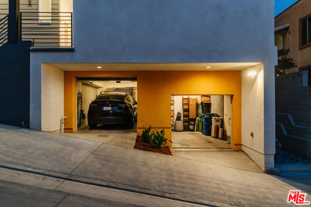 1124 W Panorama Way, Los Angeles CA: https://media.crmls.org/mediaz/31db4757-e3b1-4b62-83b3-3ade2204d730.jpg