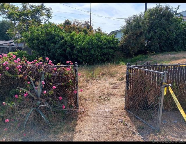902 E Greenwood Ave E, La Habra CA: https://media.crmls.org/mediaz/31db6e00-9c3b-482c-8fb3-72dd4c051ebf.jpg