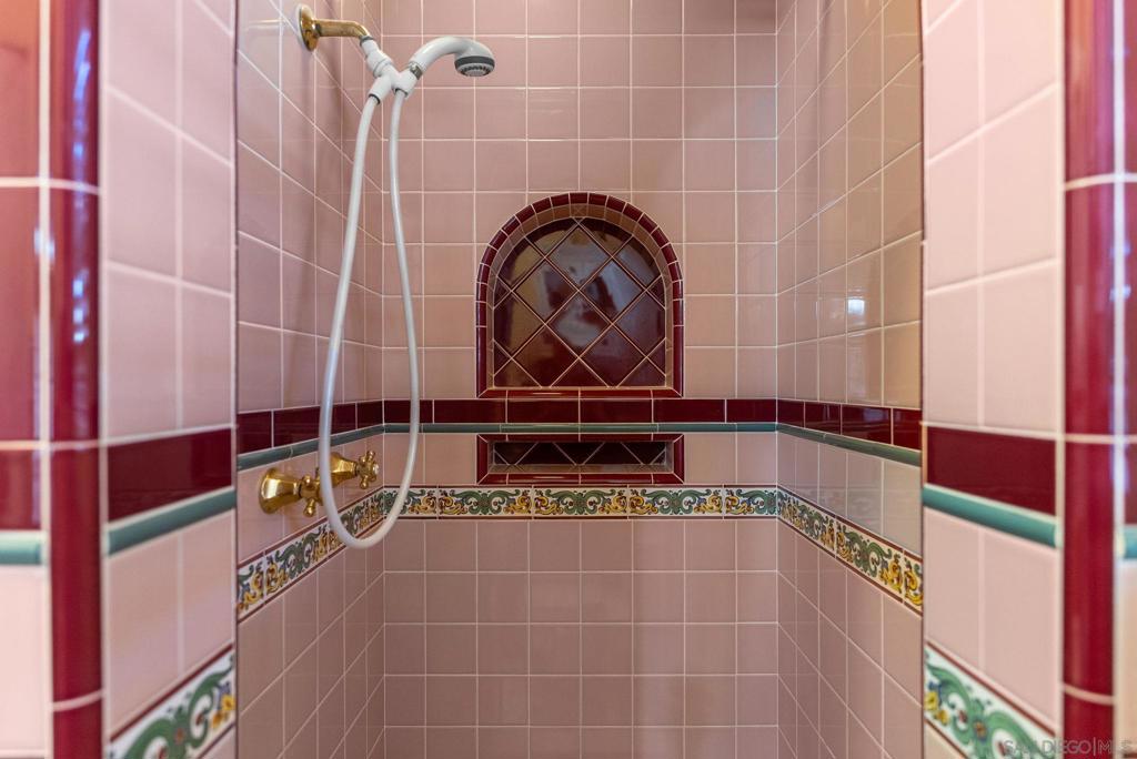 https://media.crmls.org/mediaz/31db9c3e-97f8-436c-a82b-2f624ba5efa6.jpg?preset=X-Large