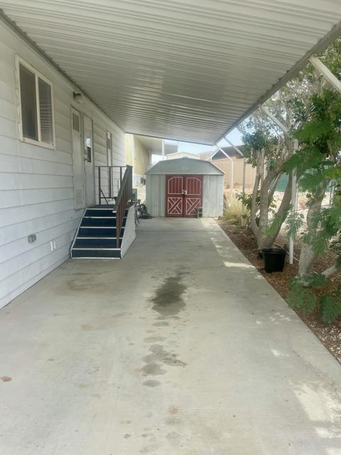 14777 Palm Drive, Desert Hot Springs CA: https://media.crmls.org/mediaz/31dbe35d-adb4-4ae3-a5f7-b55e3ee0e73a.jpg