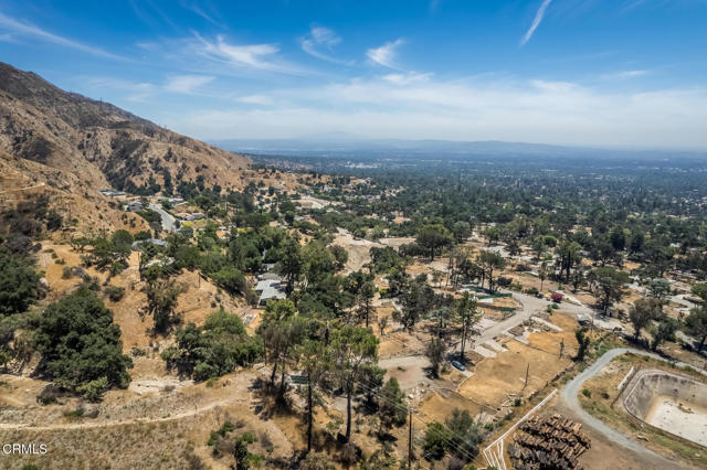 3360 Villa Grove Dr Drive, Altadena CA: https://media.crmls.org/mediaz/31dc5acb-afd2-4118-800c-07a94c14918e.jpg