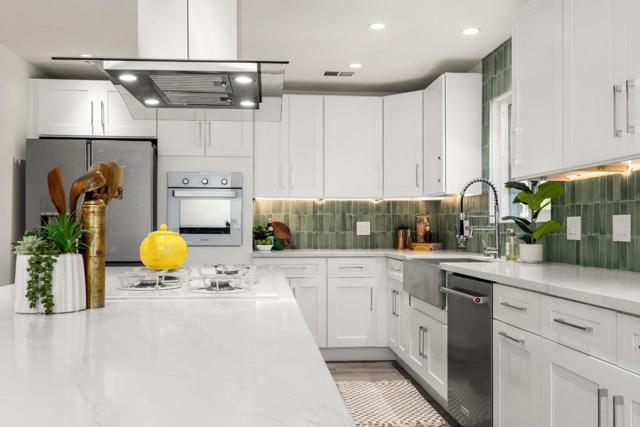 518 King Street, Santa Cruz CA: https://media.crmls.org/mediaz/31dc8917-e706-44ab-832b-afd3f5906e44.jpg