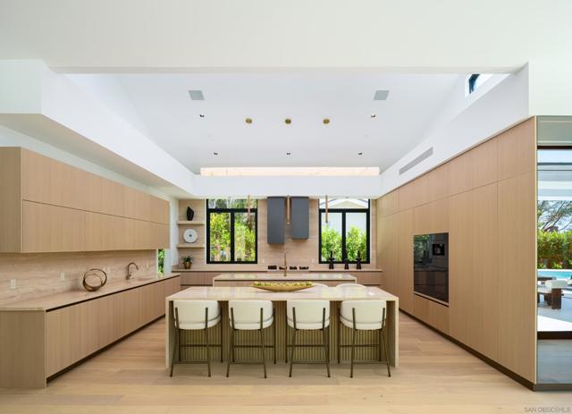 6283 La Jolla Scenic Drive S, San Diego CA: https://media.crmls.org/mediaz/31ddeafe-e934-4cbf-a3a1-536a23dc5eea.jpg