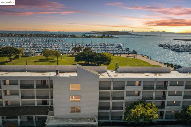 1205 Melville Sq, Richmond CA: https://media.crmls.org/mediaz/31ddfe75-0e73-42f6-83c0-20ed090c82cc.jpg