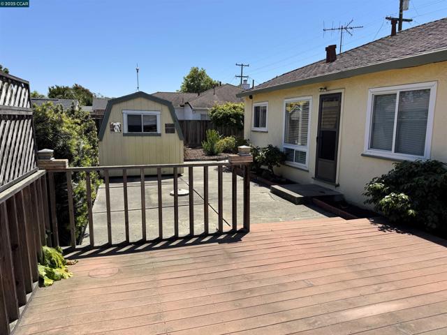 17300 Via Melina, San Lorenzo CA: https://media.crmls.org/mediaz/31de1f4d-5667-44c1-a7d7-97406a095da1.jpg