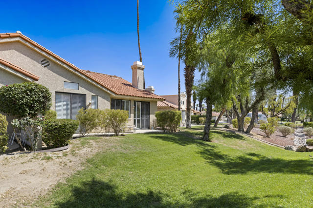 105 Brandigo Circle, Palm Desert CA: https://media.crmls.org/mediaz/31de2a9d-6bdc-4497-ae69-13a5f3106756.jpg