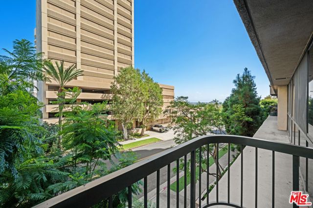 10750 Wilshire Boulevard, Los Angeles CA: https://media.crmls.org/mediaz/31de5a8f-ccb2-4c2a-bff3-d64e5df7ec5e.jpg