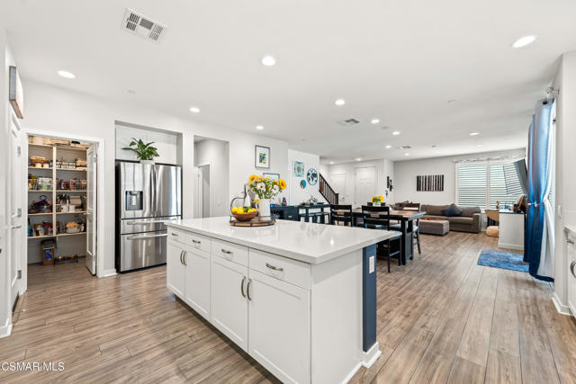 1830 Poppy Drive, Simi Valley CA: https://media.crmls.org/mediaz/31deaeb3-1df6-429a-86bd-5ad8cb9b49d6.jpg