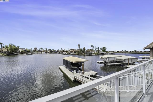 4892 South Pt, Discovery Bay CA: https://media.crmls.org/mediaz/31deb463-8368-46ac-9389-ac91c117809b.jpg