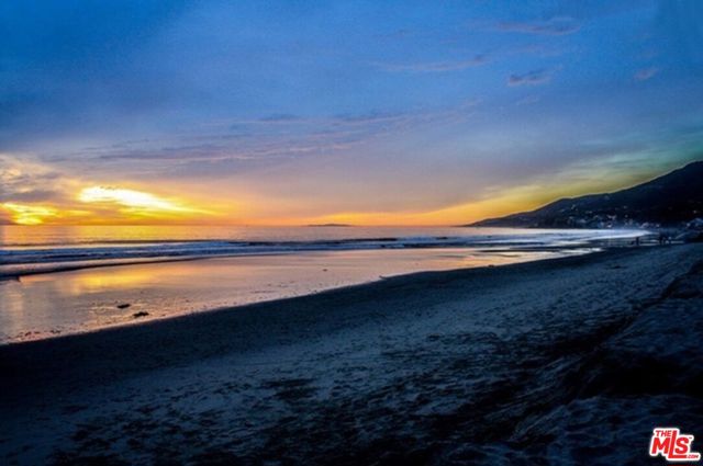 6308 Paseo Canyon Drive, Malibu CA: https://media.crmls.org/mediaz/31df0366-2511-475b-a241-f09e116cd712.jpg
