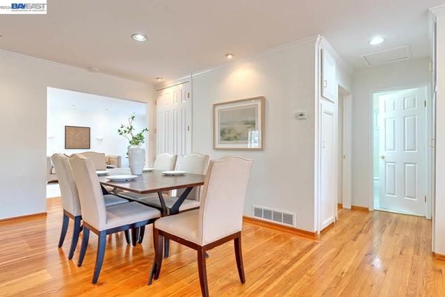 1515 Miramonte Ave, Mountain View CA: https://media.crmls.org/mediaz/31df1303-29fc-4176-9a16-c7ae70be487a.jpg