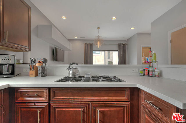 1821 S Sycamore Avenue, Los Angeles CA: https://media.crmls.org/mediaz/31df46fa-39c3-4d4f-9caa-f7f890fe822f.jpg