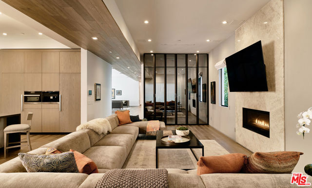 144 N Bowling Green Way, Los Angeles CA: https://media.crmls.org/mediaz/31df693b-968e-4ea3-9f01-8fcdaa083ad1.jpg