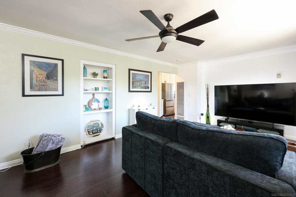 2040 Robinson - photo 2