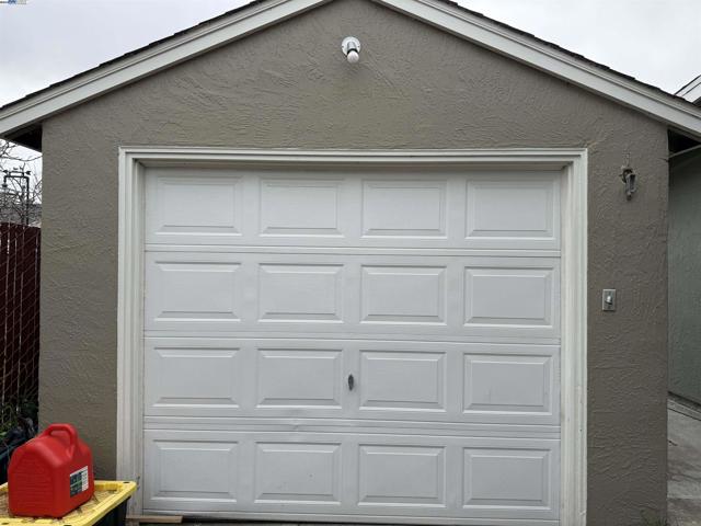 14955 Lark St, San Leandro CA: https://media.crmls.org/mediaz/31e00ef1-1199-403c-81de-a529be467e23.jpg