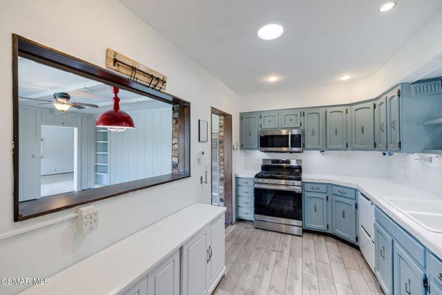 1585 Loma Drive, Ojai CA: https://media.crmls.org/mediaz/31e0b3a2-193a-4cb1-890a-7c57a2b1057c.jpg