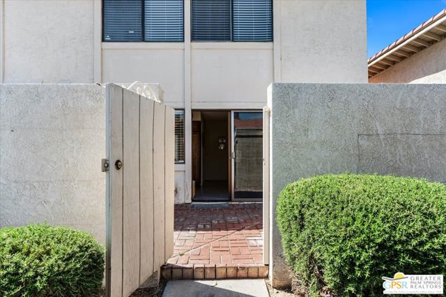 6134 Arroyo Road, Palm Springs CA: https://media.crmls.org/mediaz/31e0c271-bb43-4722-9bf6-c25076fb9333.jpg