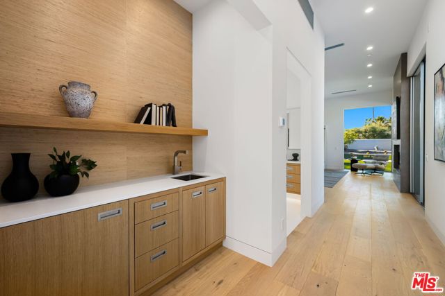 6 Big Sioux Road, Rancho Mirage CA: https://media.crmls.org/mediaz/31e12475-b6bb-48df-ac89-7dc904bcaf77.jpg