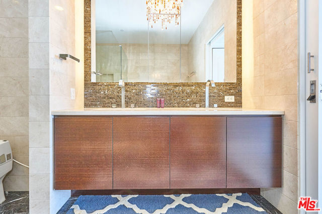 900 W Olympic Boulevard, Los Angeles CA: https://media.crmls.org/mediaz/31e12ec3-04d3-411b-91da-dd065869d546.jpg
