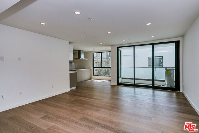 328 N Maple Drive, Beverly Hills CA: https://media.crmls.org/mediaz/31e130e1-5eb1-4154-84f6-1ba727cfafc8.jpg