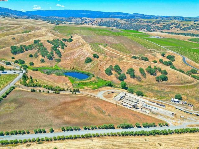 5625 Greenville Rd, Livermore CA: https://media.crmls.org/mediaz/31e132c8-eb55-441a-b74c-6207a23acbb9.jpg