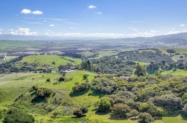 60 Brown Road, San Juan Bautista CA: https://media.crmls.org/mediaz/31e1bc13-3625-40d5-be6a-01609df011b9.jpg