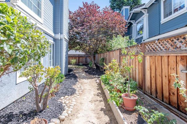 1749 Corte Sueno, Livermore CA: https://media.crmls.org/mediaz/31e1ee01-3590-4543-bd10-ef471c615a02.jpg
