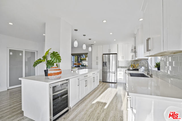 5549 Onacrest Drive, Los Angeles CA: https://media.crmls.org/mediaz/31e3692f-090f-417b-96e1-9cc95ef1c60f.jpg