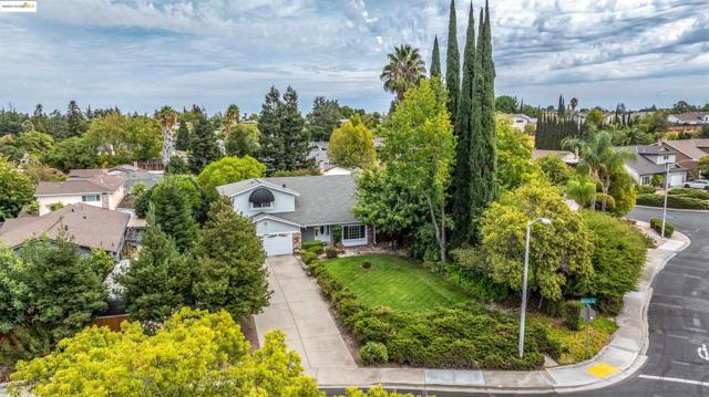 PRIVATE CORNER LOT