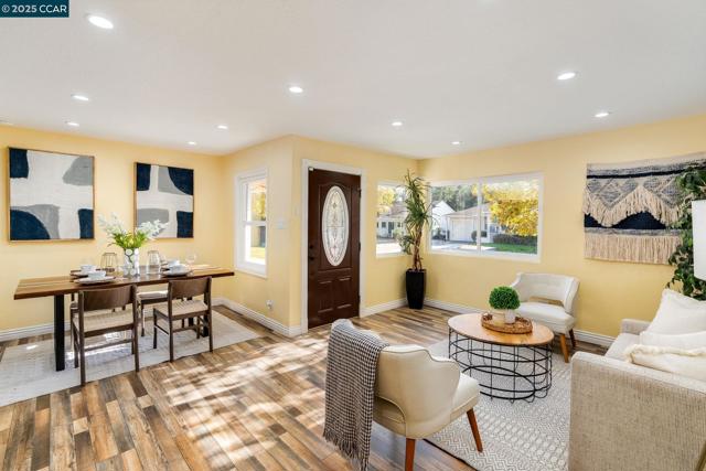 2941 Crawford St, Concord CA: https://media.crmls.org/mediaz/31e3b561-e686-470b-a235-bf83c2261e6d.jpg